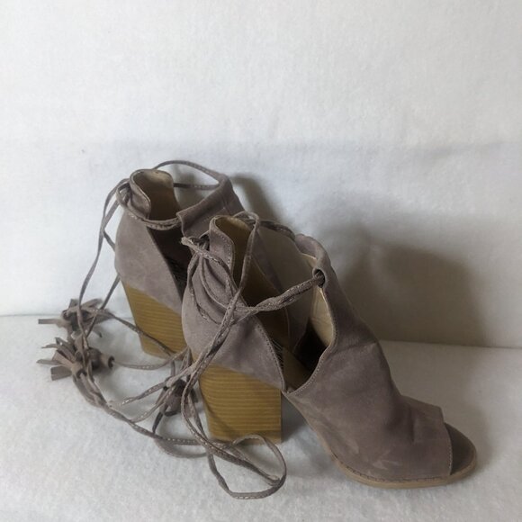 Qupid Women's Tan Faux Suede Tie Up Open Side Ankle Boot Size 6 - Picture 2 of 9